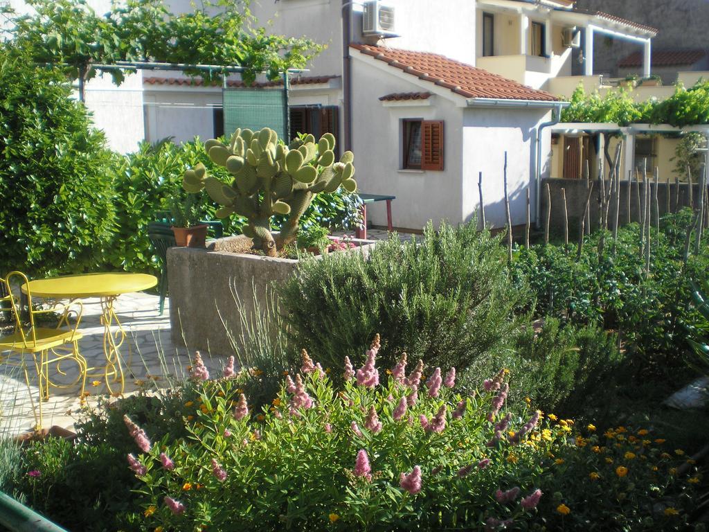 Rooms Ester Cres Exteriér fotografie